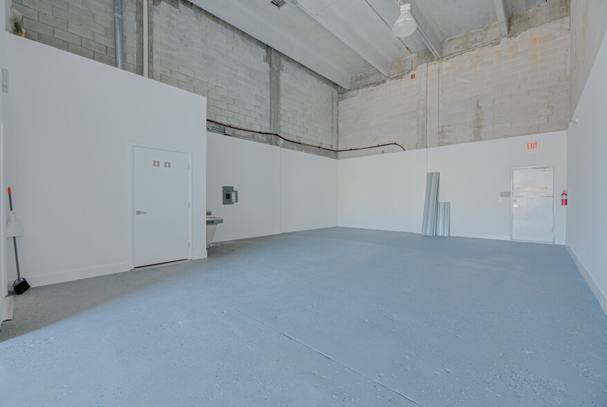 More Photos Of 3300 NW 112th Ave, Miami Light Manufacturing For Lease