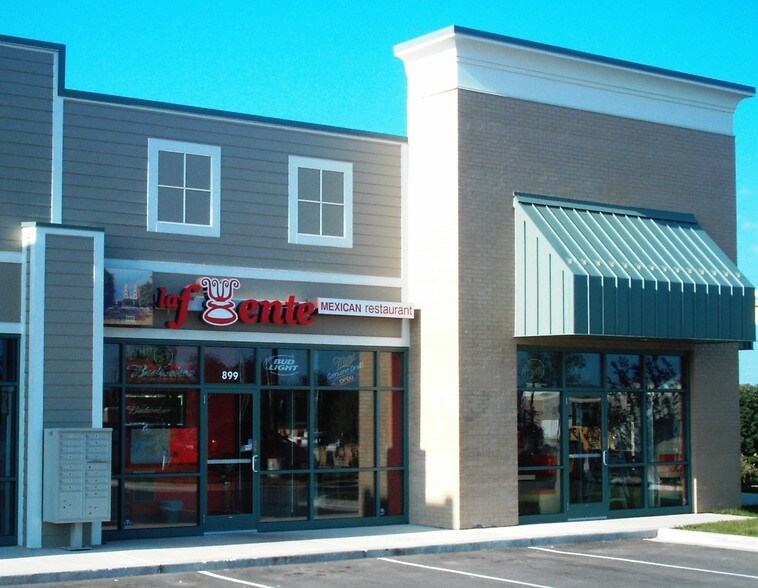 More Photos Of 813-899 SW Lemans Ln, Lee's Summit General Retail For Sale
