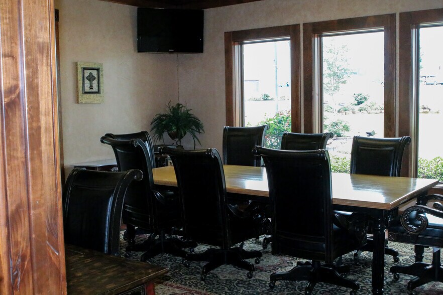 More Photos Of 404 Wynn Dr, Jacksonville Loft Creative Space For Sale