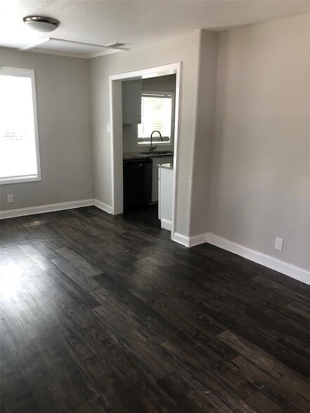 More Photos Of 3720 Sockwell Blvd, Greenville Apartments For Sale