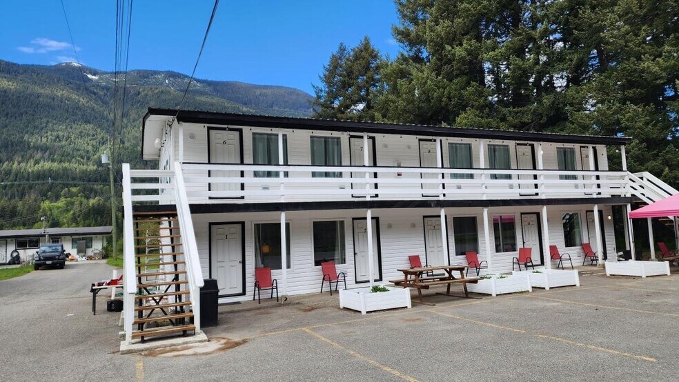 More Photos Of 50865 Trans-Canada Hwy, Boston Bar Hotel For Sale