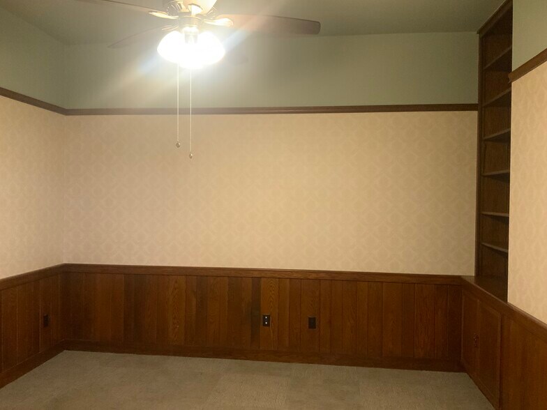 More Photos Of 211 S Court St, Medina Storefront Retail Office For Lease