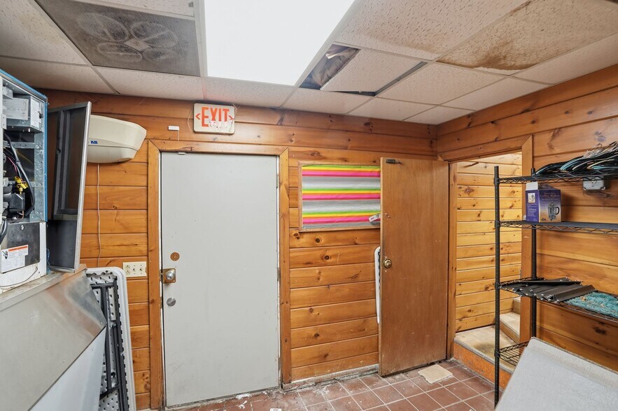 More Photos Of 332 Farnum Pike, Smithfield Restaurant For Sale