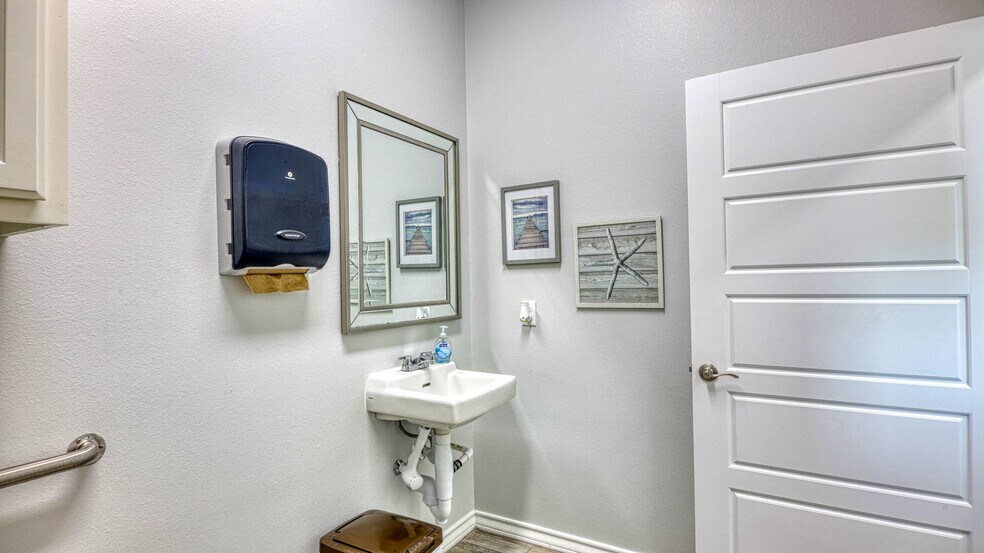 More Photos Of 14933 S Padre Island Dr, Corpus Christi Office For Lease