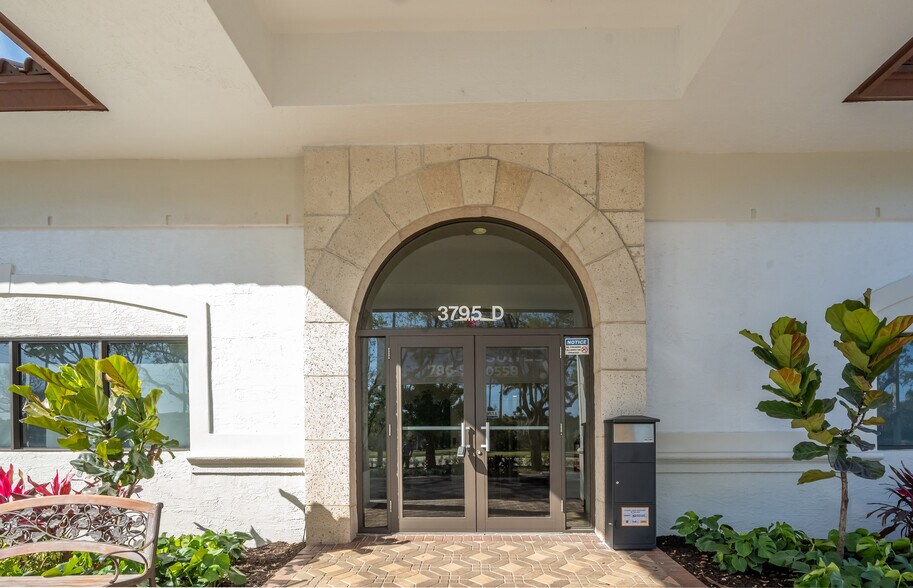 More Photos Of 3795 Boynton Beach Blvd, Boynton Beach Medical For Lease