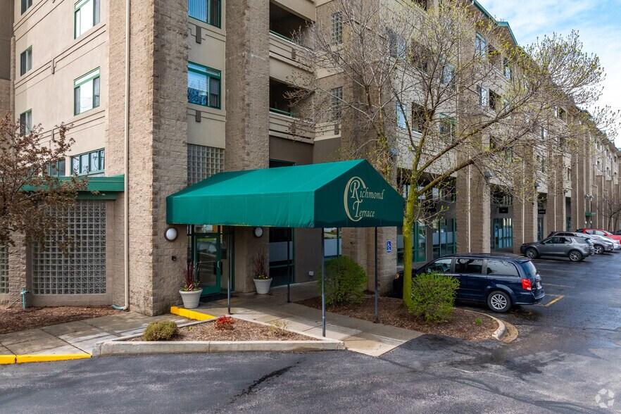 More Photos Of 400 N Richmond St, Appleton Multifamily For Sale