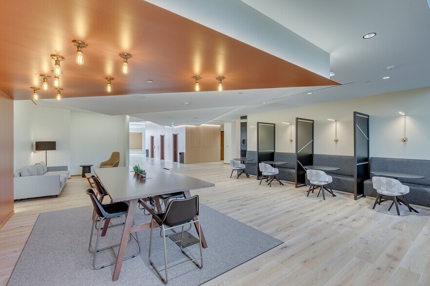 More Photos Of 15110 N Dallas Pky, Dallas Office For Lease