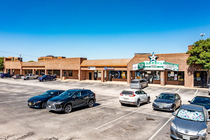 More Photos Of 5121 Crestway Dr, San Antonio Unknown For Lease