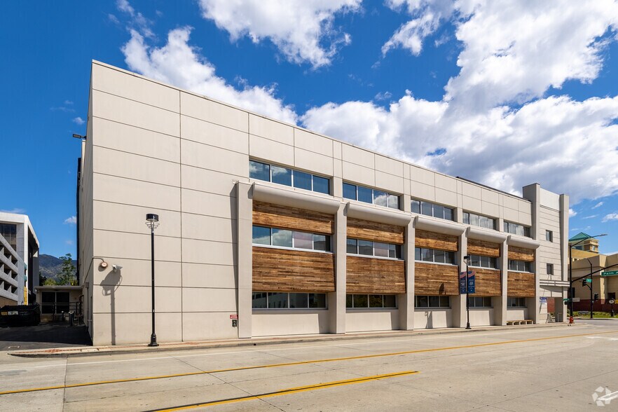 More Photos Of 300 N 3rd St, Burbank Office For Sale