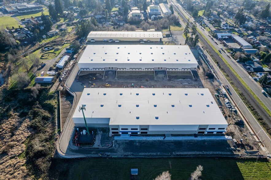 More Photos Of 1414 Commerce Way, Woodburn Industrial For Lease