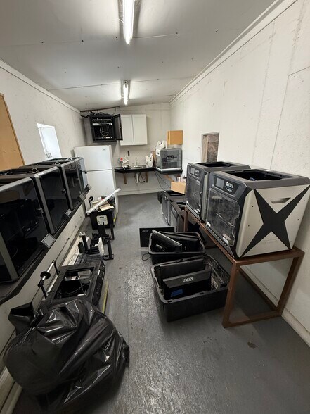More Photos Of 230 Bridge St, Mooresville Warehouse For Lease
