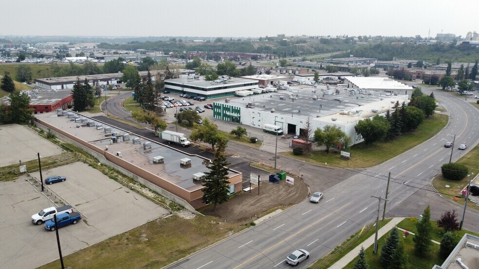 More Photos Of 4412 Manilla Rd SE, Calgary Showroom For Sale