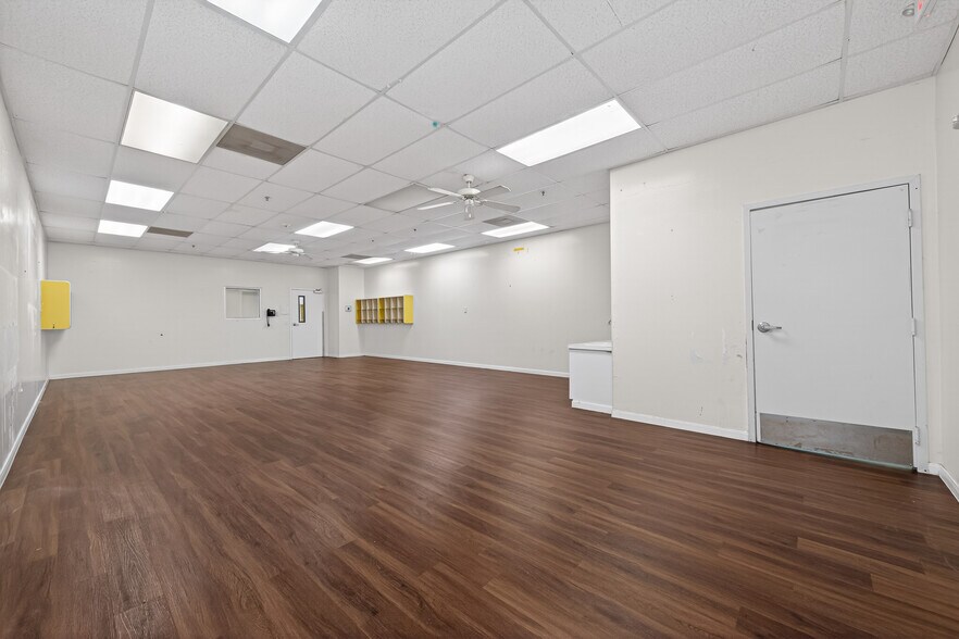 More Photos Of 8525 Queenston Blvd, Houston Freestanding For Sale