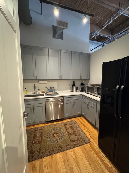 More Photos Of 112 S Sangamon St, Chicago Loft Creative Space For Sale