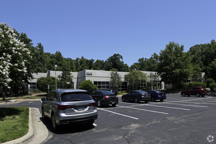 More Photos Of 3500 Gateway Centre Blvd, Morrisville Light Distribution For Lease