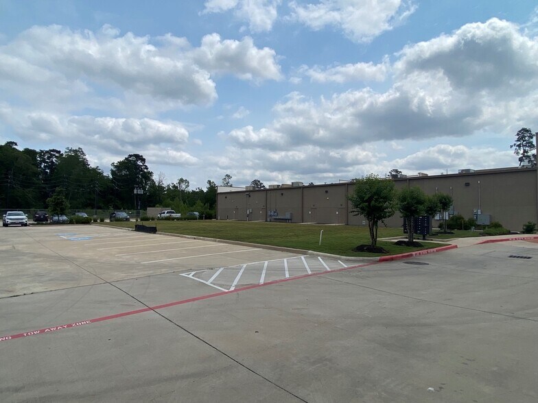 More Photos Of 24523-24527 Gosling Rd, Spring Land For Lease