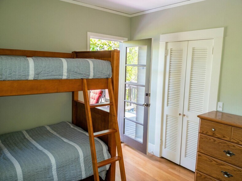 More Photos Of 2633 Regent St, Berkeley Dormitory For Sale