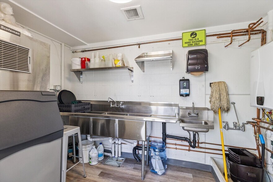 More Photos Of 6875 W 38th Ave, Wheat Ridge General Retail For Lease