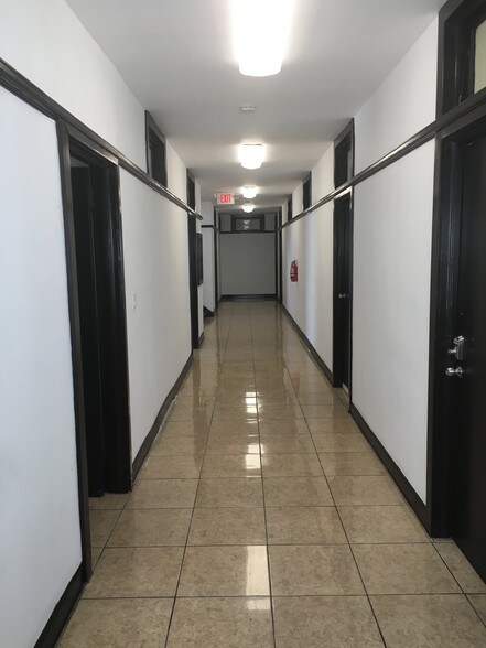 More Photos Of 2569-2575 Clarendon Ave, Huntington Park Storefront Retail Office For Lease