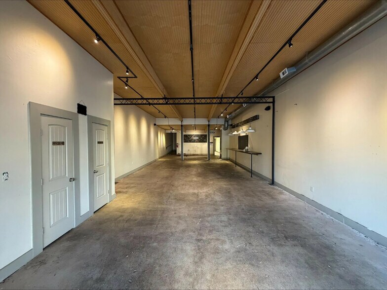 More Photos Of 116 S Main St, Luther Storefront Retail Office For Lease