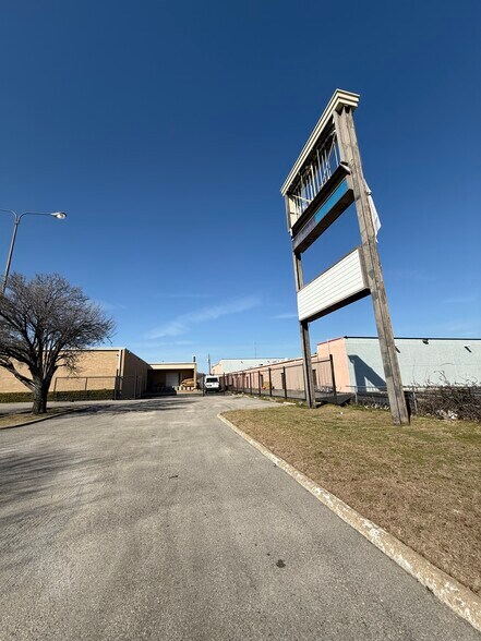 More Photos Of 3910 W Camp Wisdom Rd, Dallas Storefront For Sale