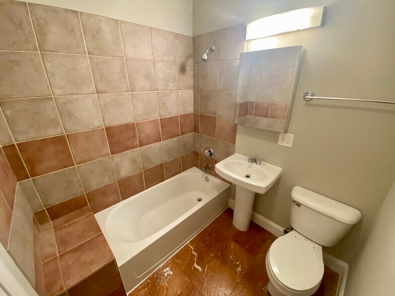 More Photos Of 6557 S Minerva Ave, Chicago Apartments For Sale