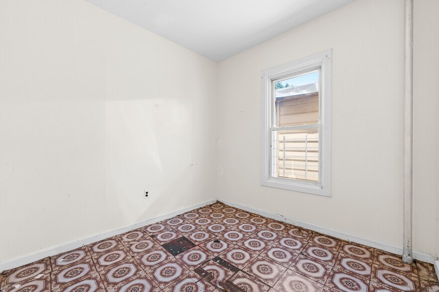 More Photos Of 108 Veronica Pl, Brooklyn Land For Sale