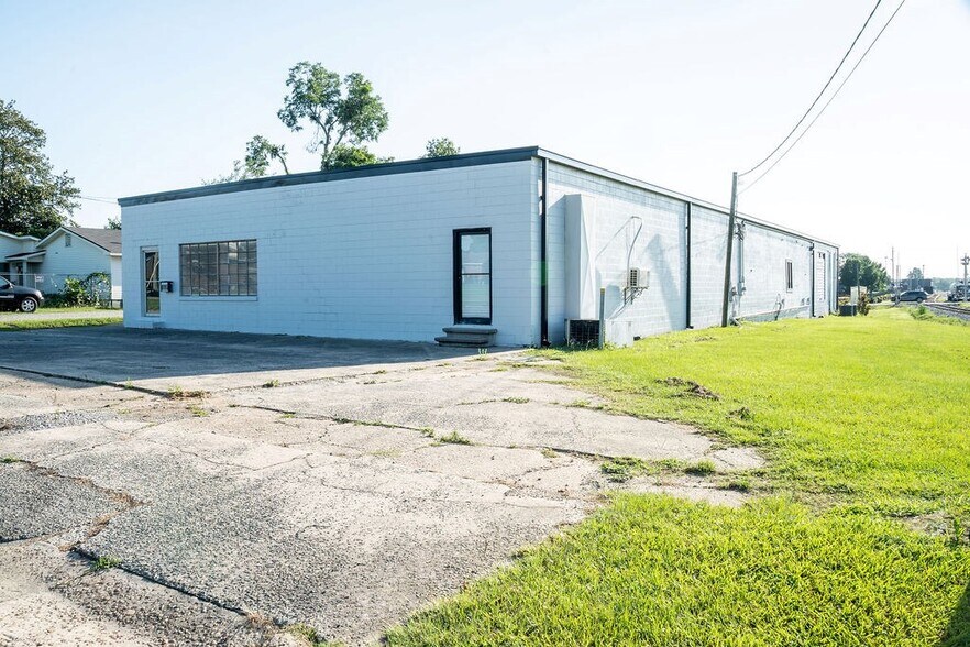 More Photos Of 214 S Church St, Dublin Flex For Sale