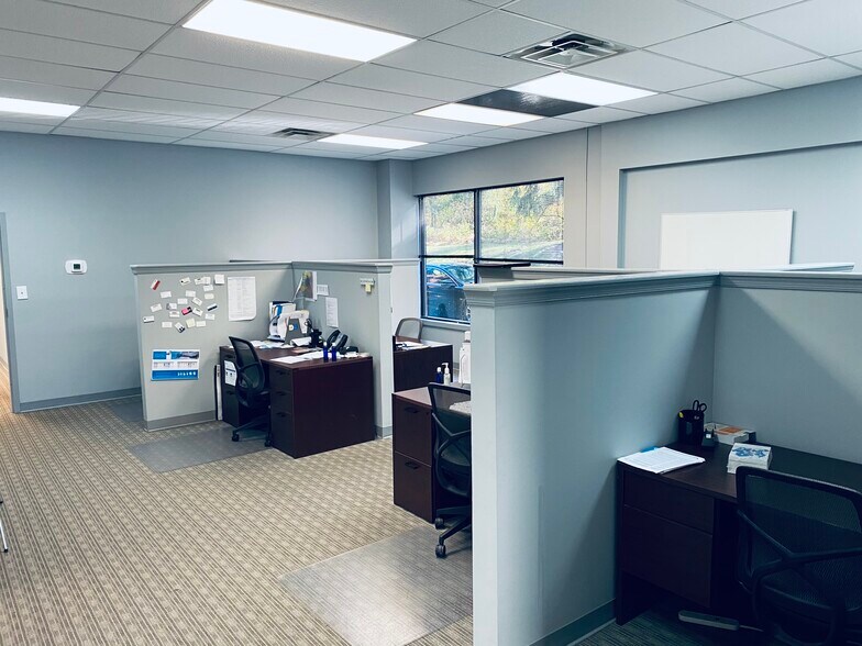 More Photos Of 590 Lancaster Ave, Malvern Light Distribution For Sale