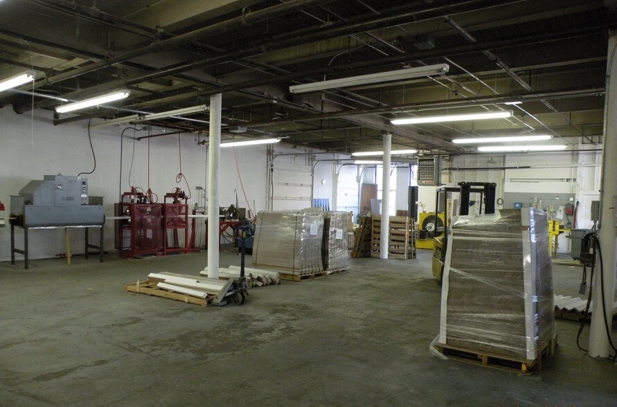 More Photos Of 61 Tripp St, Framingham Warehouse For Lease