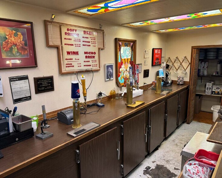 More Photos Of 4200 River Rd N, Salem Restaurant For Sale