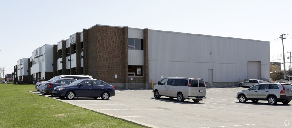 More Photos Of 7700-7810 Rte Transcanadienne, Montréal Warehouse For Lease