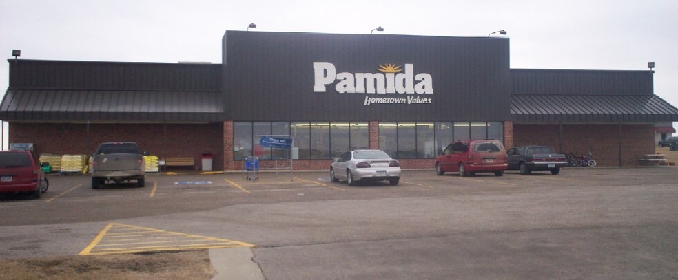 More Photos Of 2201 Commerce Dr, Grundy Center Freestanding For Lease