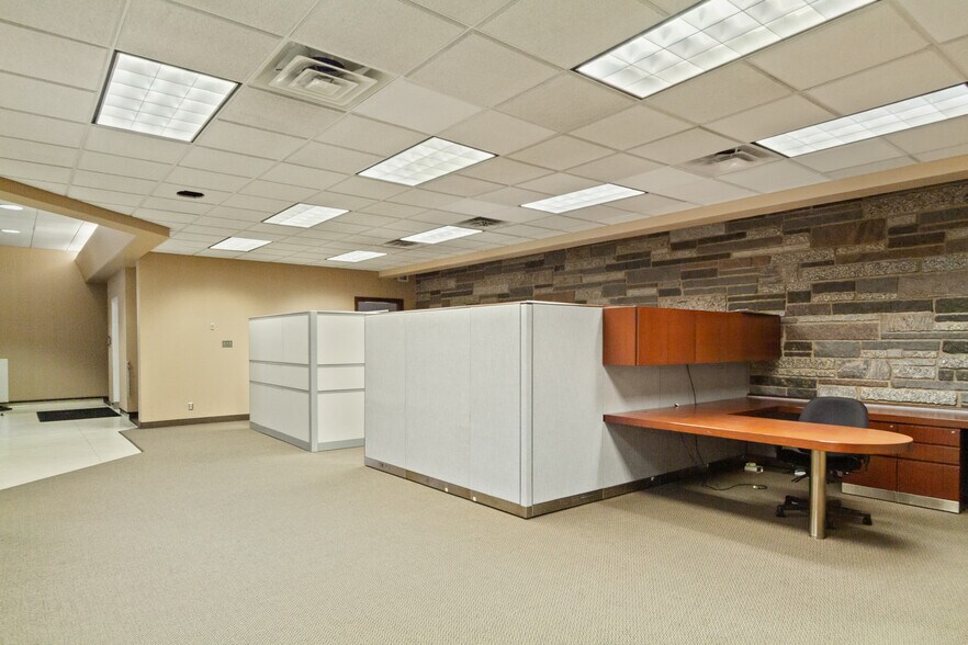 More Photos Of 17 1st Ave SW, Minot Bank For Sale