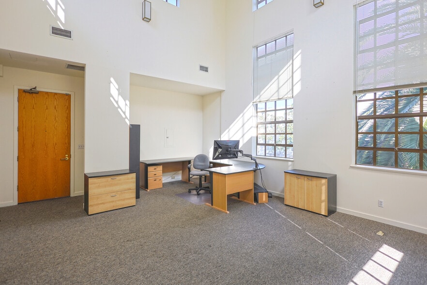 More Photos Of 2395-2399 Shattuck Ave, Berkeley Unknown For Lease