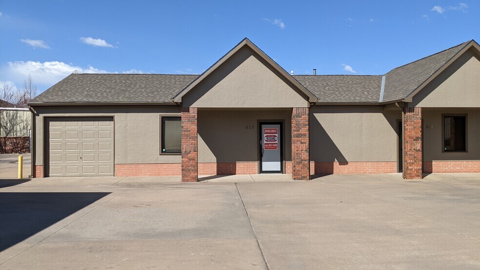 More Photos Of 621-633 N Kessler St, Wichita Showroom For Lease