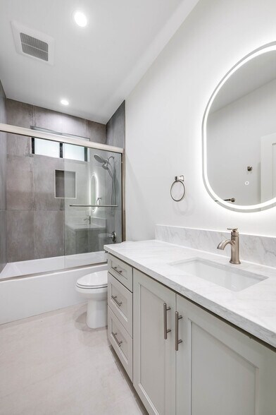 More Photos Of 5954 Simpson Ave, Valley Village Apartments For Sale