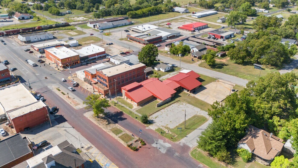 More Photos Of 116 E Robert S Kerr Blvd, Wynnewood Medical For Sale