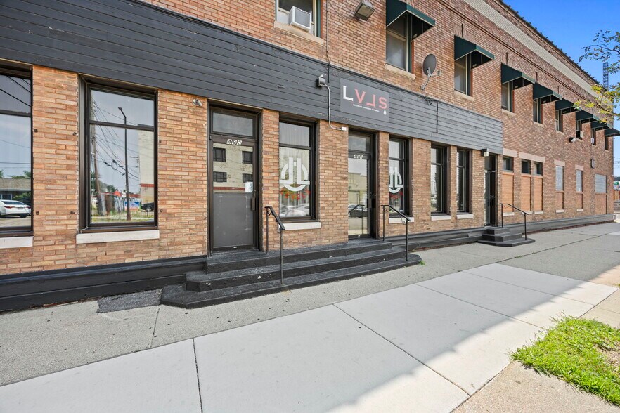 More Photos Of 1533 University Ave W, Saint Paul General Retail For Sale