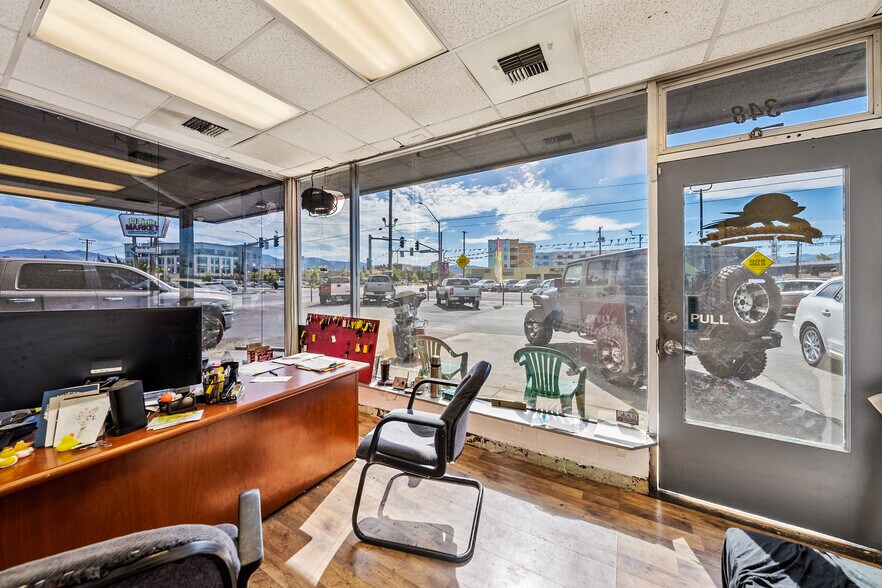 More Photos Of 348 N Riverside Ave, Medford Auto Repair For Lease