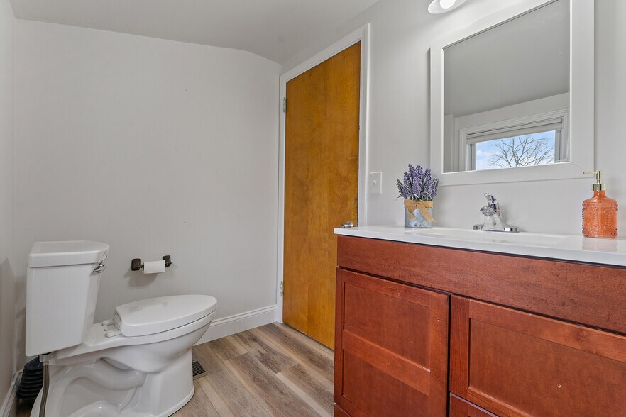 More Photos Of 784 McClurg Rd, Youngstown Office For Sale