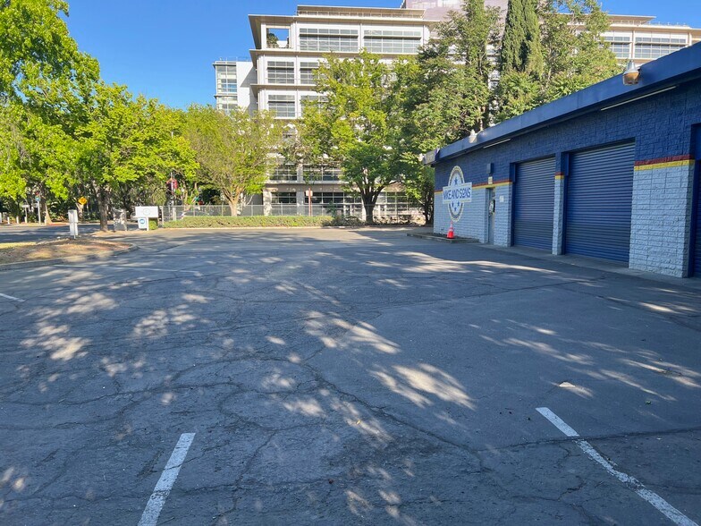 More Photos Of 226 Q St, Sacramento Auto Repair For Sale