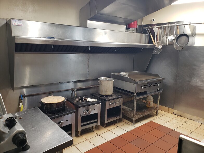 More Photos Of 2790-2798 Spring St, Redwood City General Retail For Sale