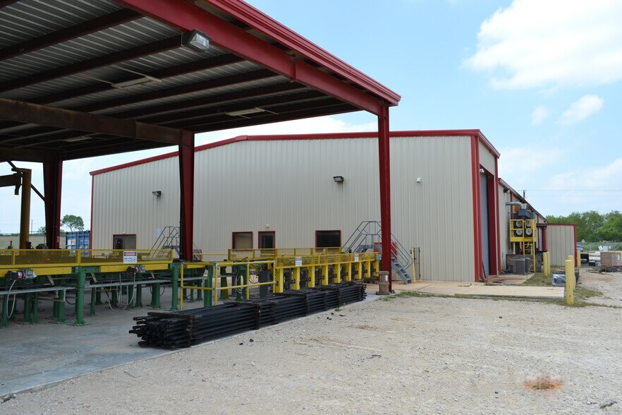 More Photos Of 4612 CR 430, Pleasanton Warehouse For Lease