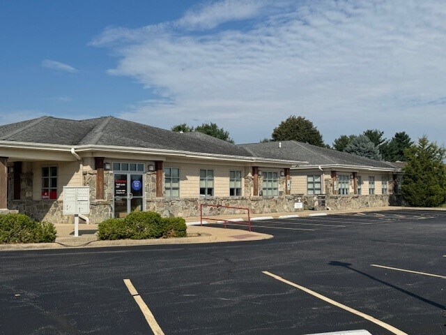 Primary Photo Of 411 N Clarendon Ct, Savoy Office For Lease