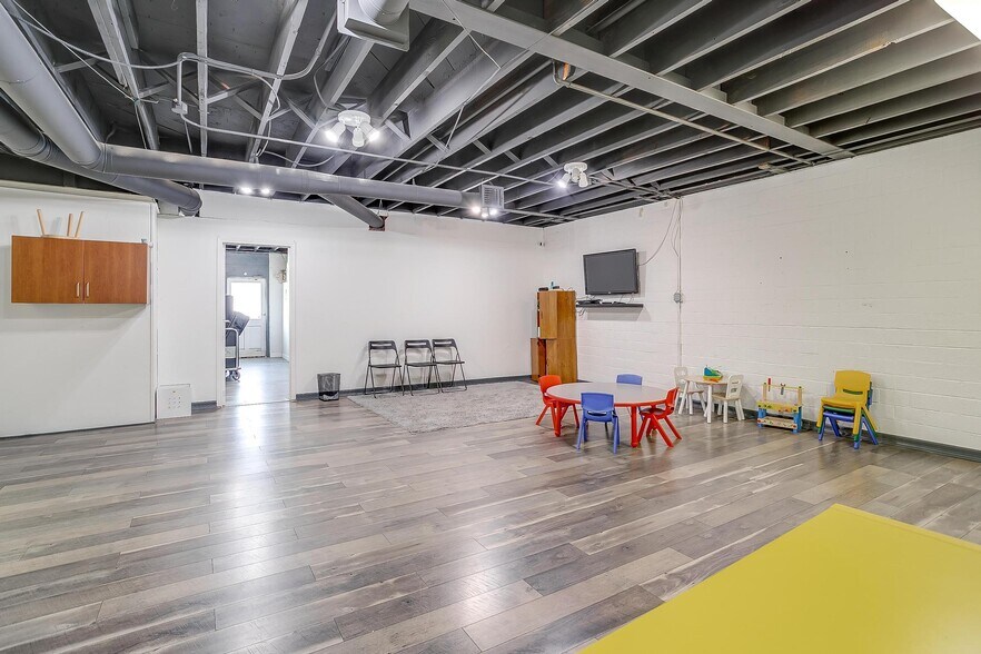 More Photos Of 1434 N Main St, Fort Worth Storefront Retail Office For Lease