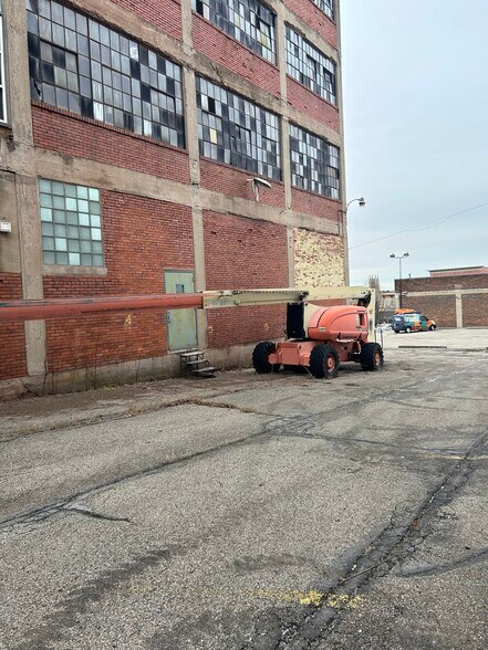 More Photos Of 126-132 E High St, Springfield Office For Sale