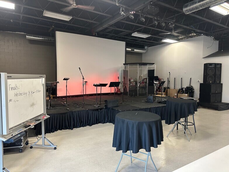 More Photos Of 3180 W Clearwater Ave, Kennewick Storefront Retail Office For Lease