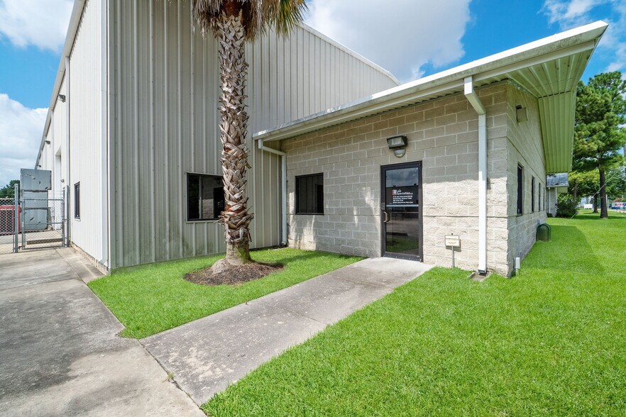 More Photos Of 5119 Hiltonview Rd, Houston Warehouse For Lease