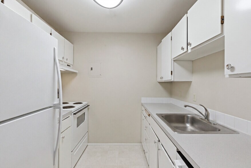 More Photos Of 2820 15th W, Seattle Apartments For Sale